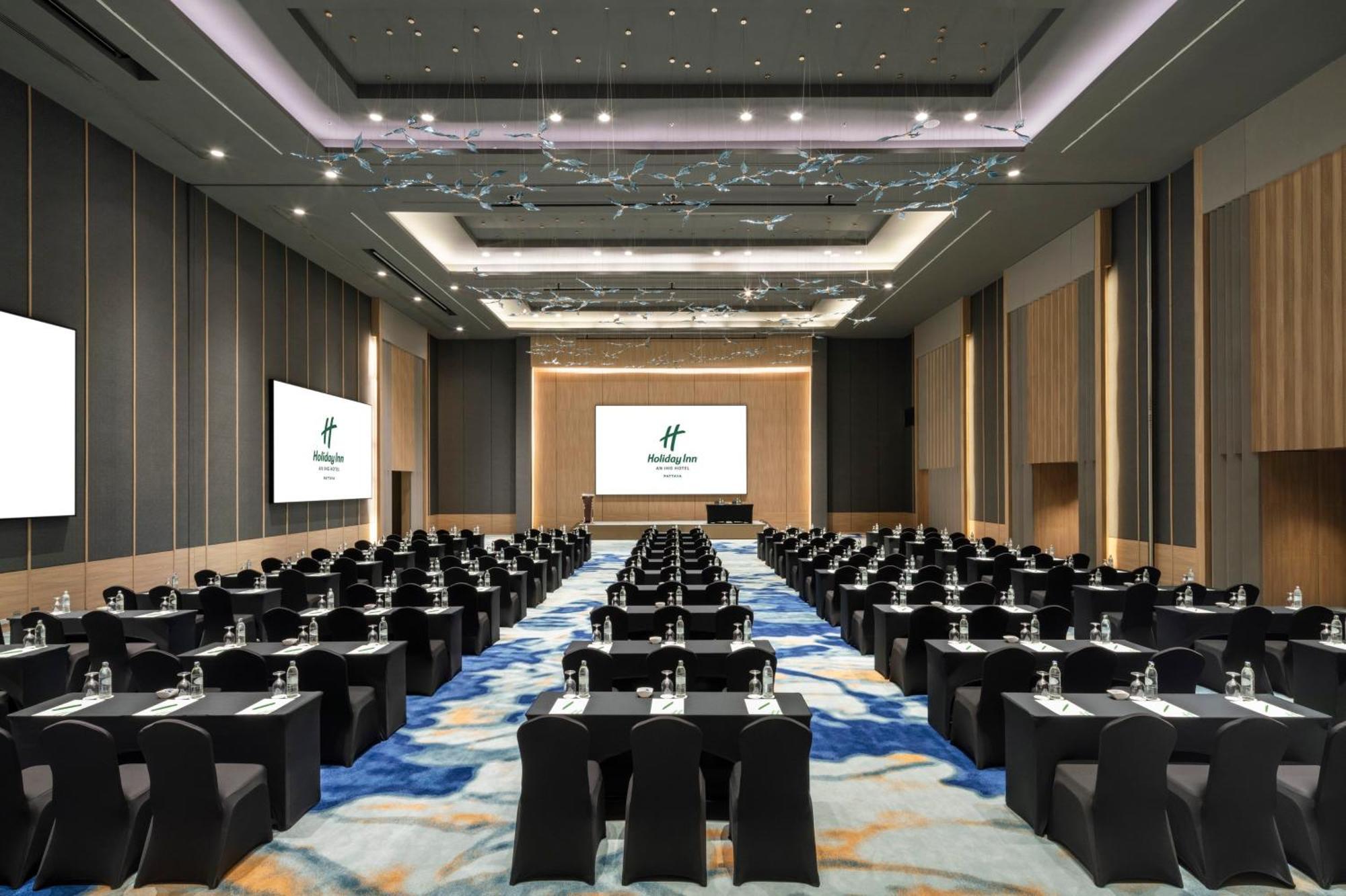 Holiday Inn Pattaya By Ihg Екстериор снимка