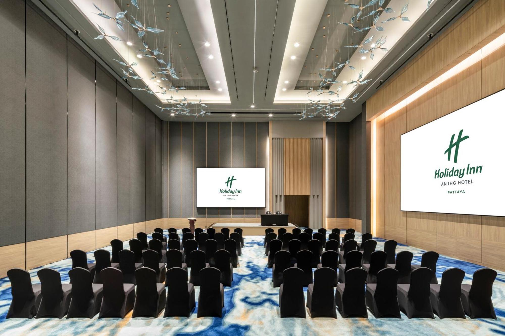 Holiday Inn Pattaya By Ihg Екстериор снимка