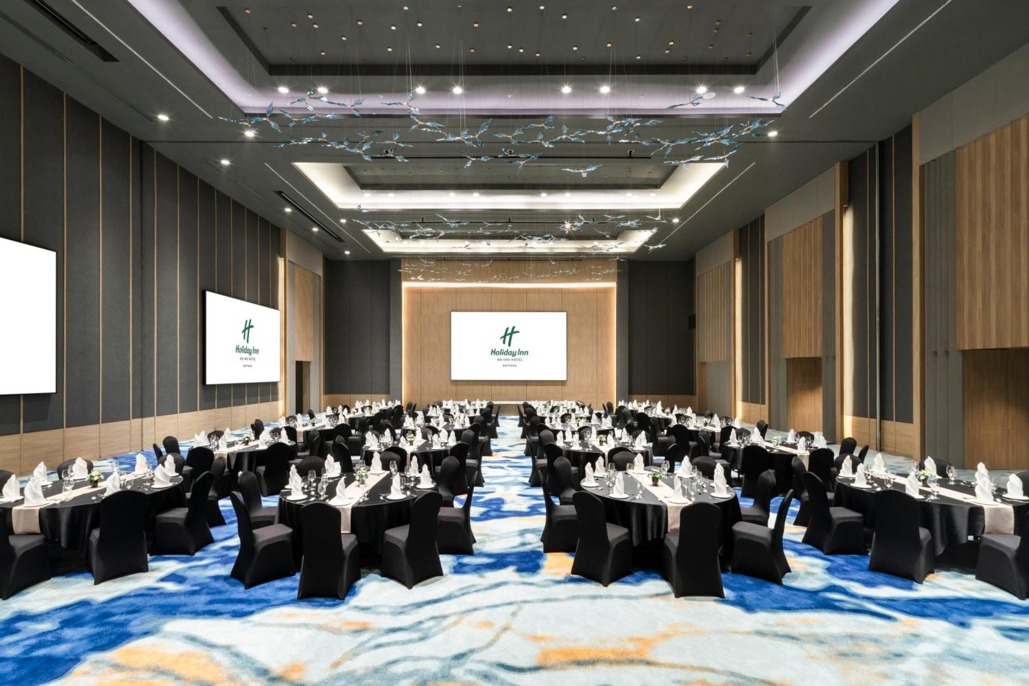 Holiday Inn Pattaya By Ihg Екстериор снимка