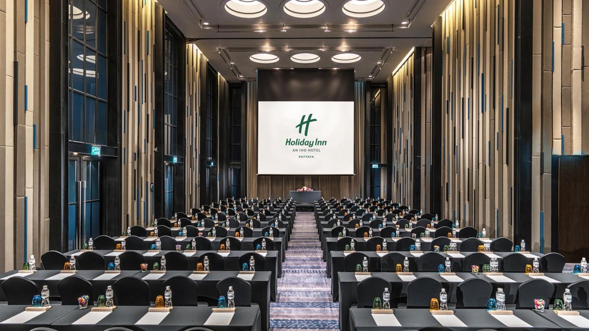 Holiday Inn Pattaya By Ihg Екстериор снимка