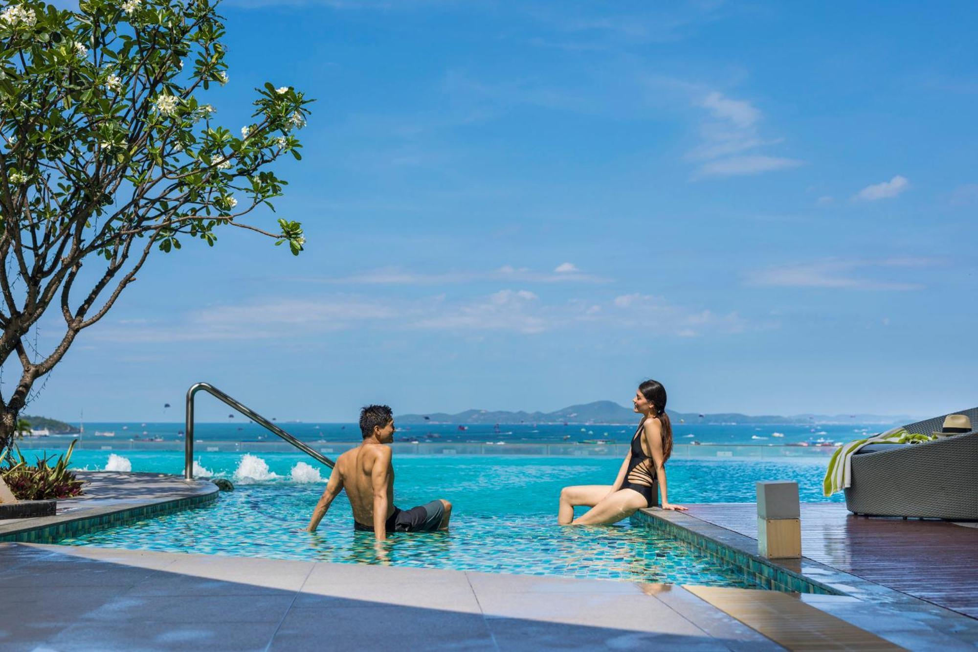 Holiday Inn Pattaya By Ihg Екстериор снимка