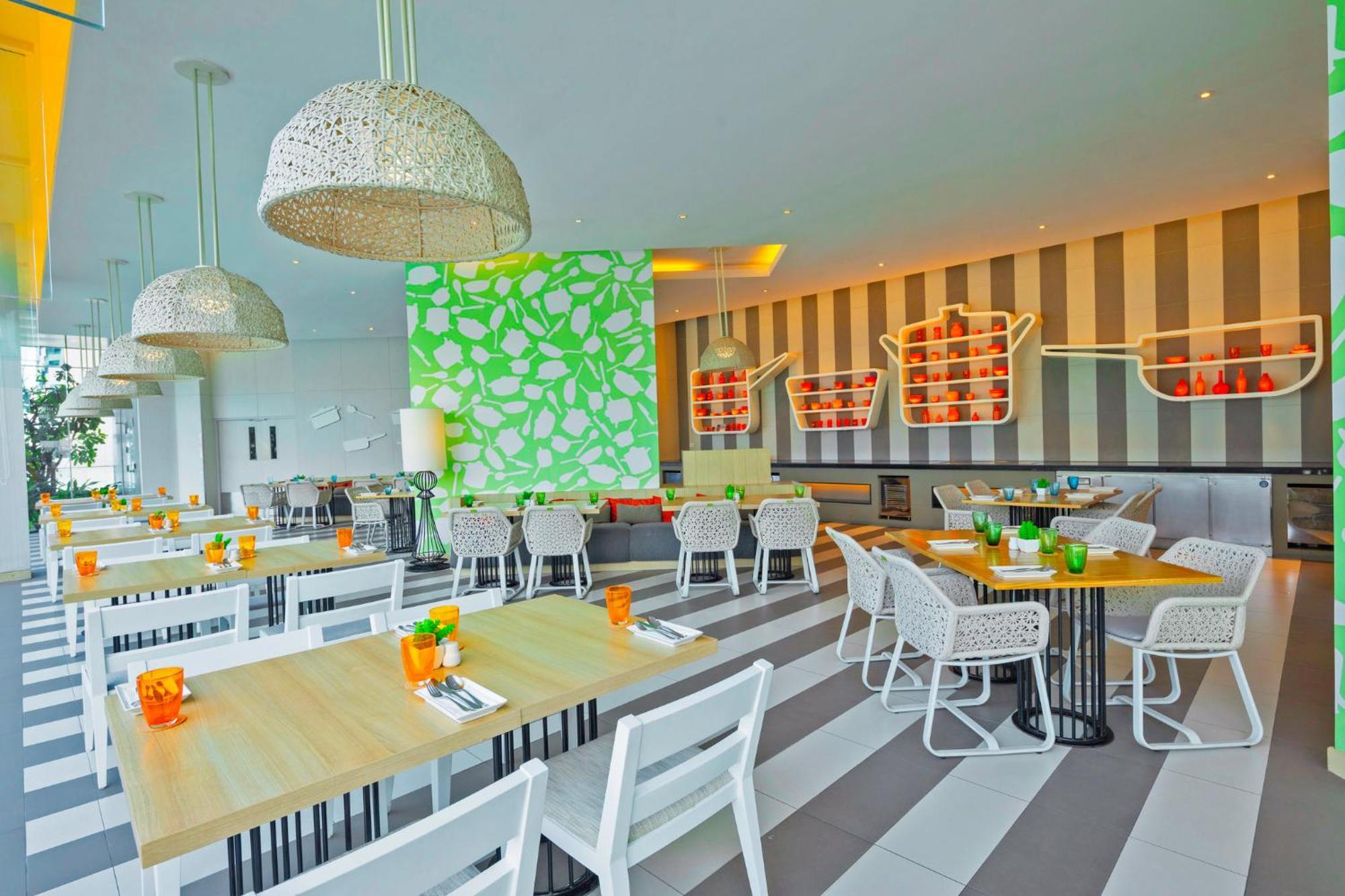 Holiday Inn Pattaya By Ihg Екстериор снимка