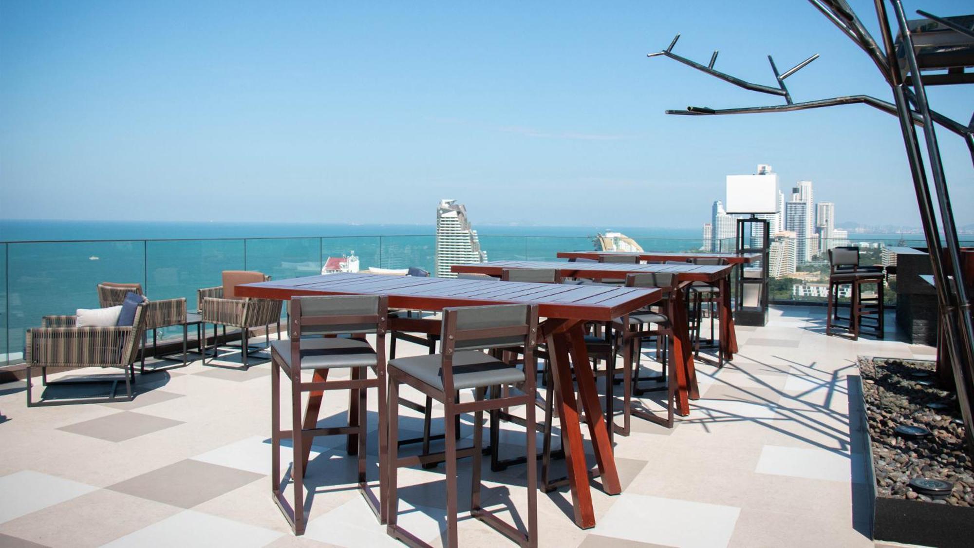Holiday Inn Pattaya By Ihg Екстериор снимка